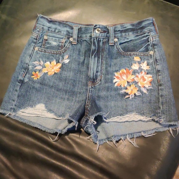 American Eagle Outfitters Pants - 🎈AE Outfitters Floral Embroidery Shorts, EUC Sz 2